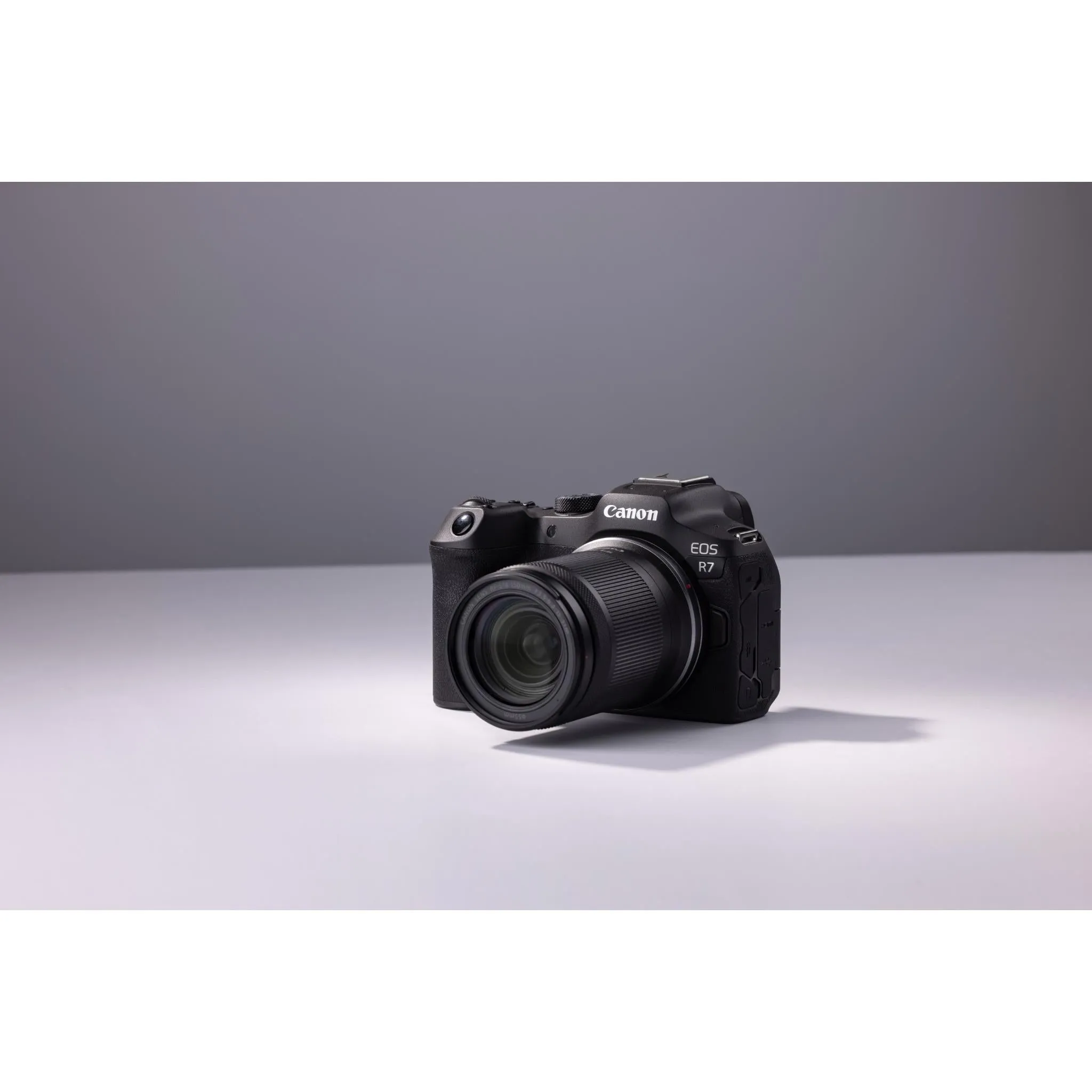 Canon EOS R7 Mirrorless Camera with RFS 18-150STM Lens