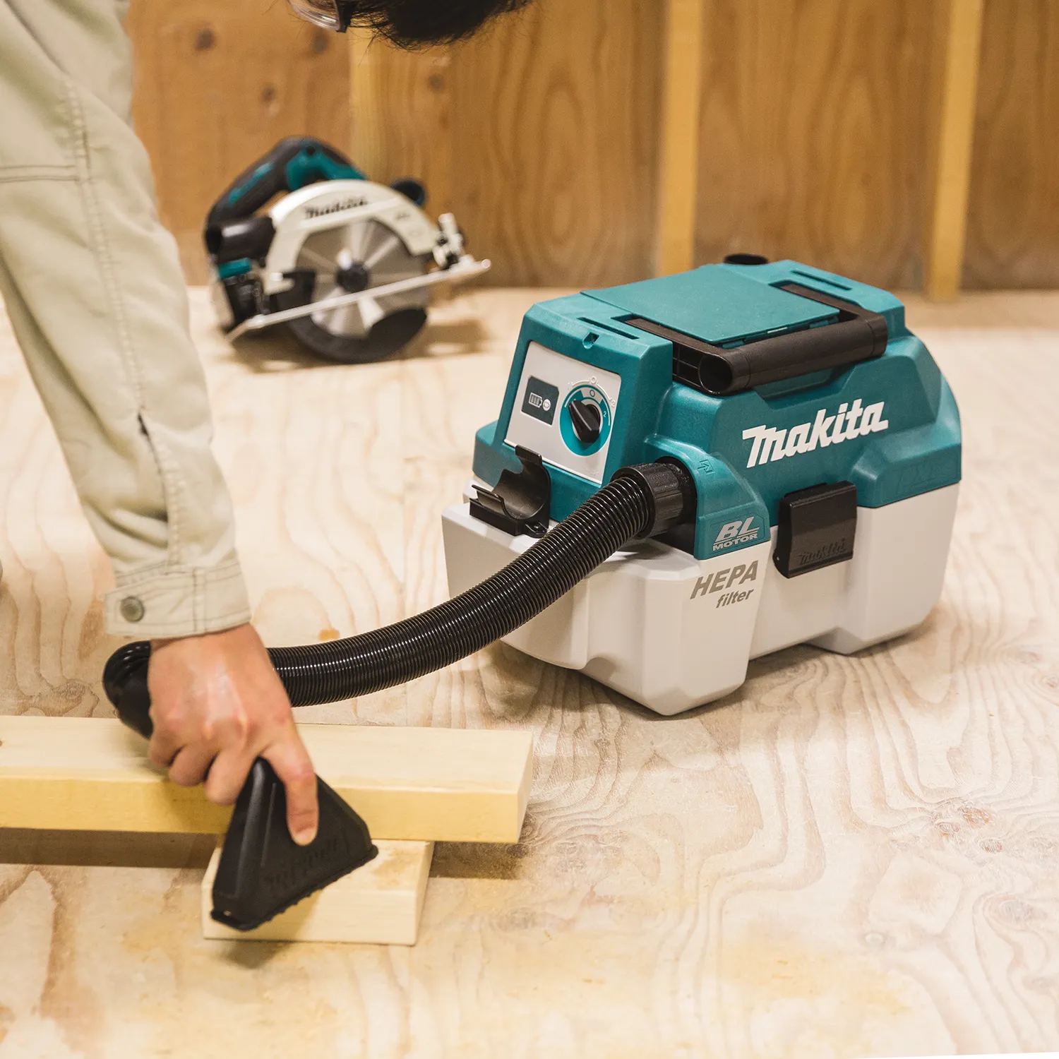 Makita XCV11Z 18V Extractor/Vacuum (Tool Only)